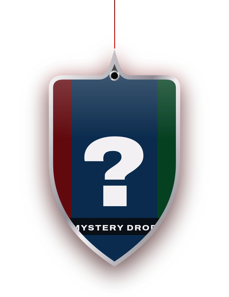 Duftanhänger Mystery Drop im Wappen-Schnitt mit Mystery Drop: gemischte Motive, Chromkante und roter Kordel